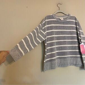 Southern Spirit Stripes Gray White Sweater Size Small NWT Casual Comfortable